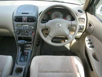 2004 Nissan Sunny Pictures