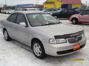 2004 Nissan Sunny Pictures