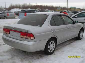 2004 Nissan Sunny Pictures