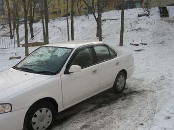 2004 Nissan Sunny Pictures