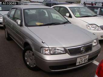 2004 Nissan Sunny Pictures