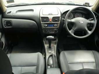 2004 Nissan Sunny Pics