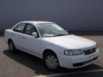 2004 Nissan Sunny Pictures