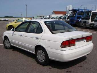2004 Nissan Sunny Pictures
