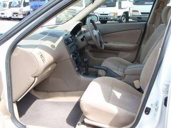 2004 Nissan Sunny Photos