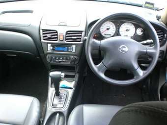 2004 Nissan Sunny Pictures