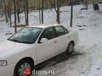 2004 Nissan Sunny Pictures