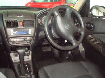 2004 Nissan Sunny Pictures