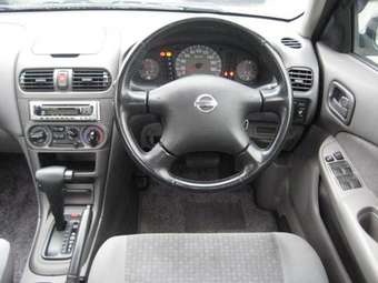 2004 Nissan Sunny Photos