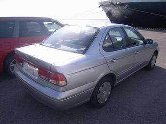 2004 Nissan Sunny Pictures