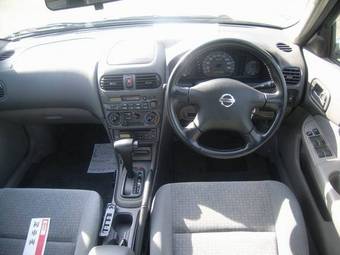 2004 Nissan Sunny Pictures