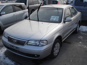 2004 Nissan Sunny Pictures