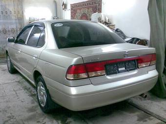2004 Nissan Sunny Pictures
