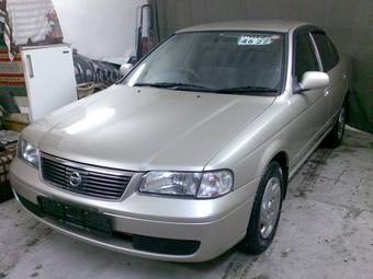2004 Nissan Sunny Pictures