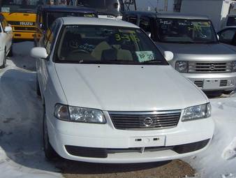 2004 Nissan Sunny Photos