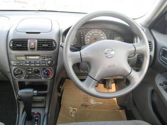 2004 Nissan Sunny Pictures