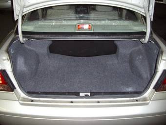 2004 Nissan Sunny Photos