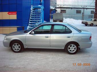 2004 Nissan Sunny Pictures