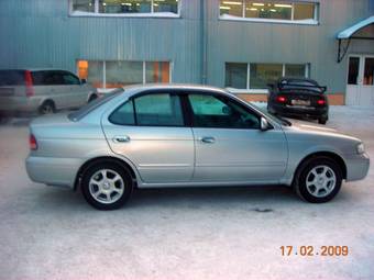 2004 Nissan Sunny Pictures