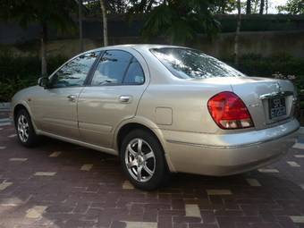 2004 Nissan Sunny Pictures