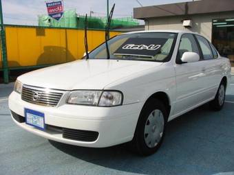 2004 Nissan Sunny Pictures