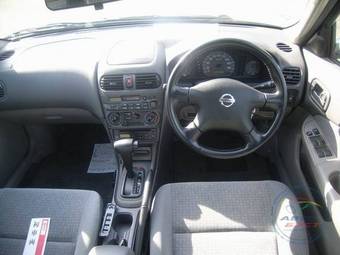 2004 Nissan Sunny Pictures
