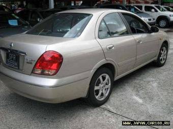 2004 Nissan Sunny Pictures