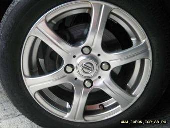 2004 Nissan Sunny Pictures