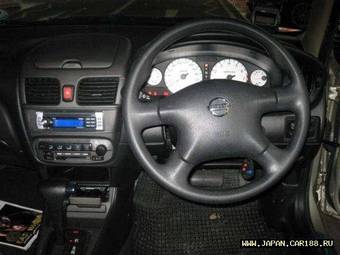 2004 Nissan Sunny Pictures