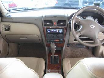 2004 Nissan Sunny Pictures