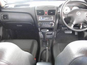 2004 Nissan Sunny Pictures