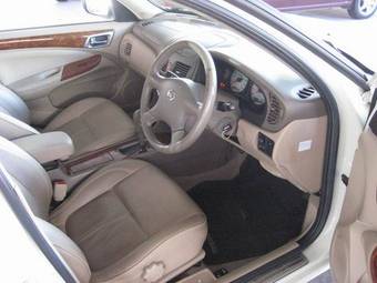 2004 Nissan Sunny Pictures