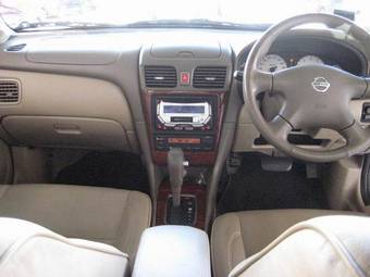 2004 Nissan Sunny Pictures