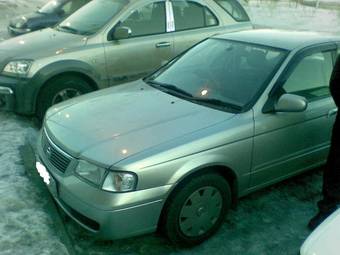 2004 Nissan Sunny Pictures