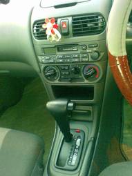 2004 Nissan Sunny Photos