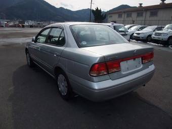 2004 Nissan Sunny Pictures
