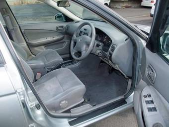 2004 Nissan Sunny Wallpapers