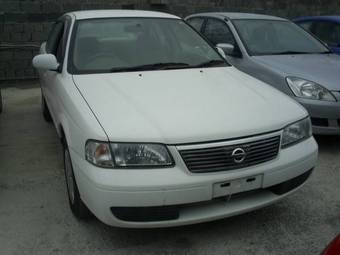 2004 Nissan Sunny Images