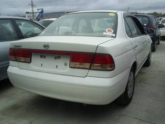 2004 Nissan Sunny Pictures