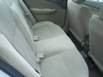 2004 Nissan Sunny Pictures