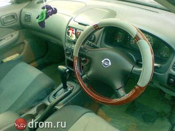2004 Nissan Sunny Pictures