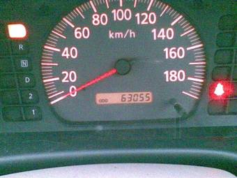 2004 Nissan Sunny Pictures