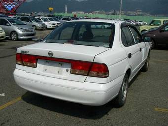 2004 Nissan Sunny Photos