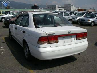 2004 Nissan Sunny Pictures