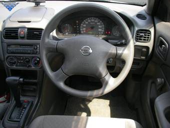 2004 Nissan Sunny Wallpapers