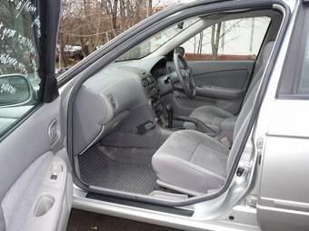 2004 Nissan Sunny Pictures