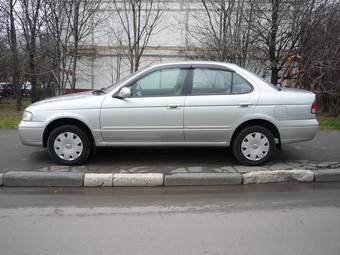 2004 Nissan Sunny Pictures