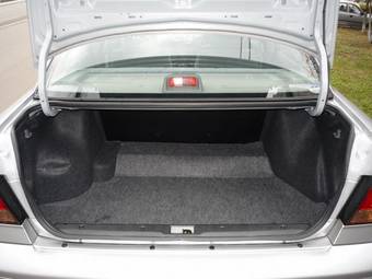 2004 Nissan Sunny Wallpapers