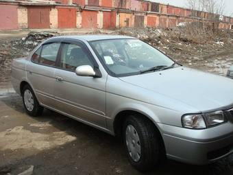 2004 Nissan Sunny Pictures