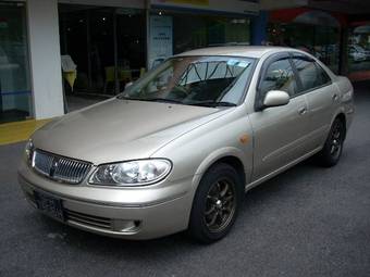 2004 Nissan Sunny Pictures
